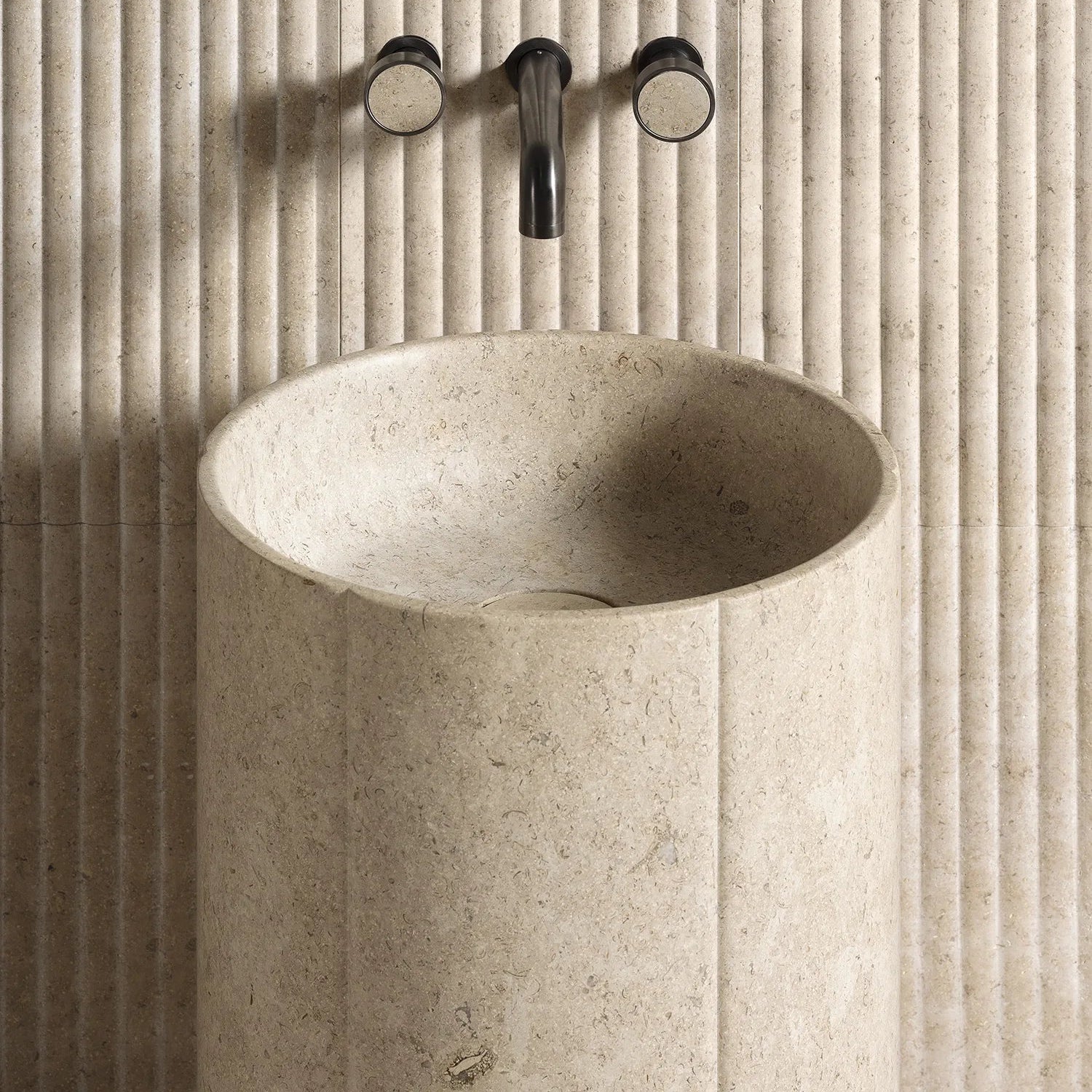 LUCE DI CARRARA | BOLD WALL MOUNTED FACET | $2,312.28 - Image 1