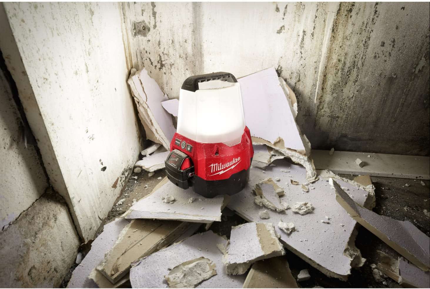Milwaukee 2144-20 M18 RADIUS Compact 2,200-Lumen Site Light w/ Flood Mode, Tool Only (PROMO) - Image 2