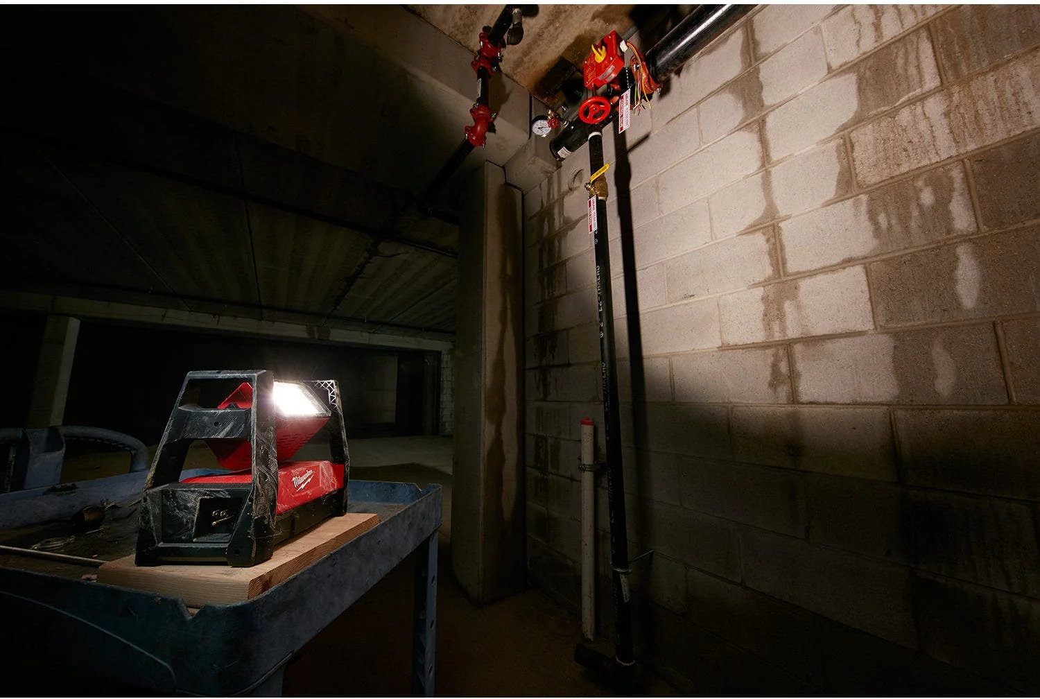 Milwaukee 2360-20 Trueview M18 / Corded 3,000-Lumen LED Flood Light (PROMO) - Image 1