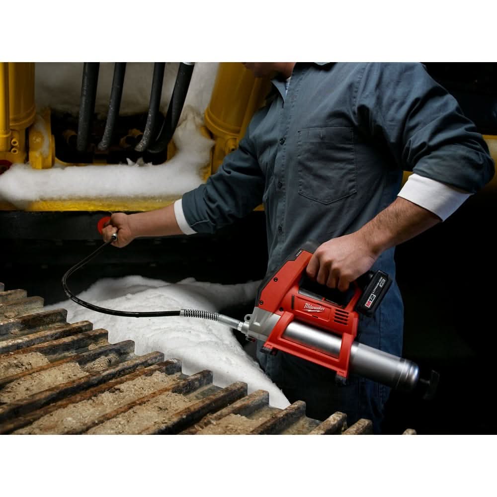Milwaukee 2446-20 M12 Cordless Grease Gun - Image 3