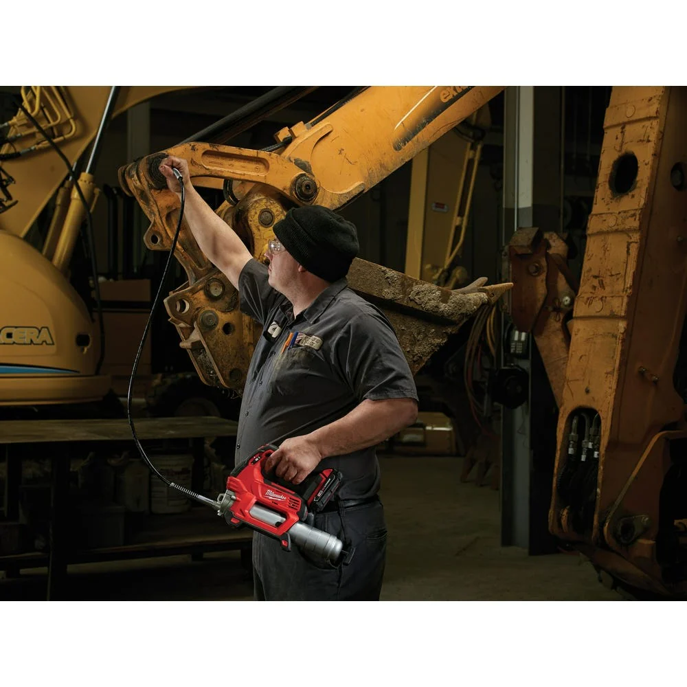 Milwaukee 2646-20 M18 Cordless 2-Speed Grease Gun w/ TWO M18 6.0Ah Batteries - Image 3