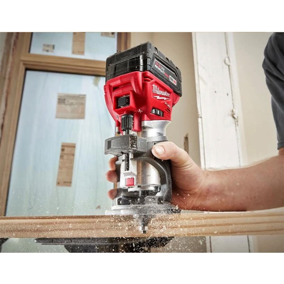 Milwaukee 2723-20 M18 FUEL Brushless Compact Router and Cordless 5-Inch Random Orbit Sander Kit - Image 3