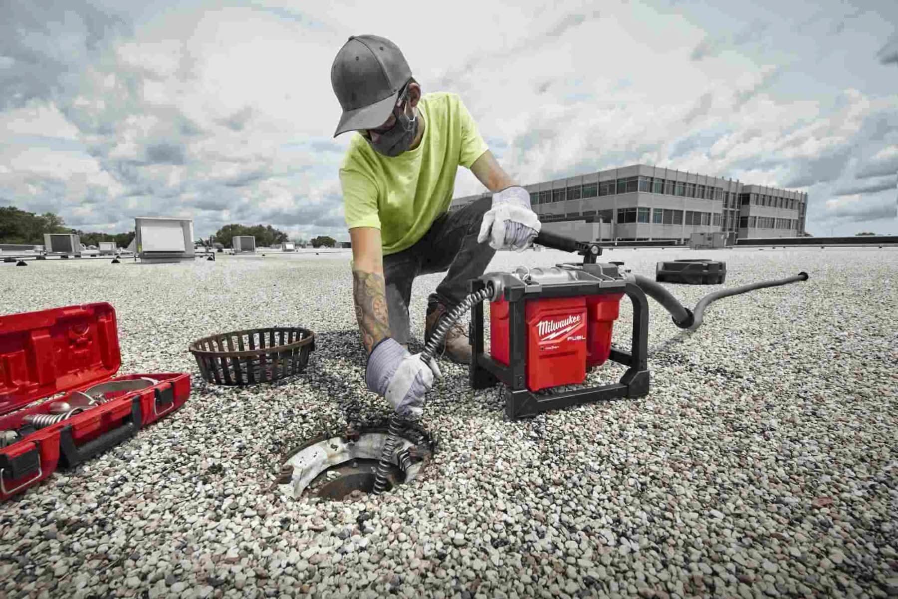 Milwaukee 2818A-21 M18 FUEL Sectional Machine 7/8-Inch 12.0Ah Kit - Image 3