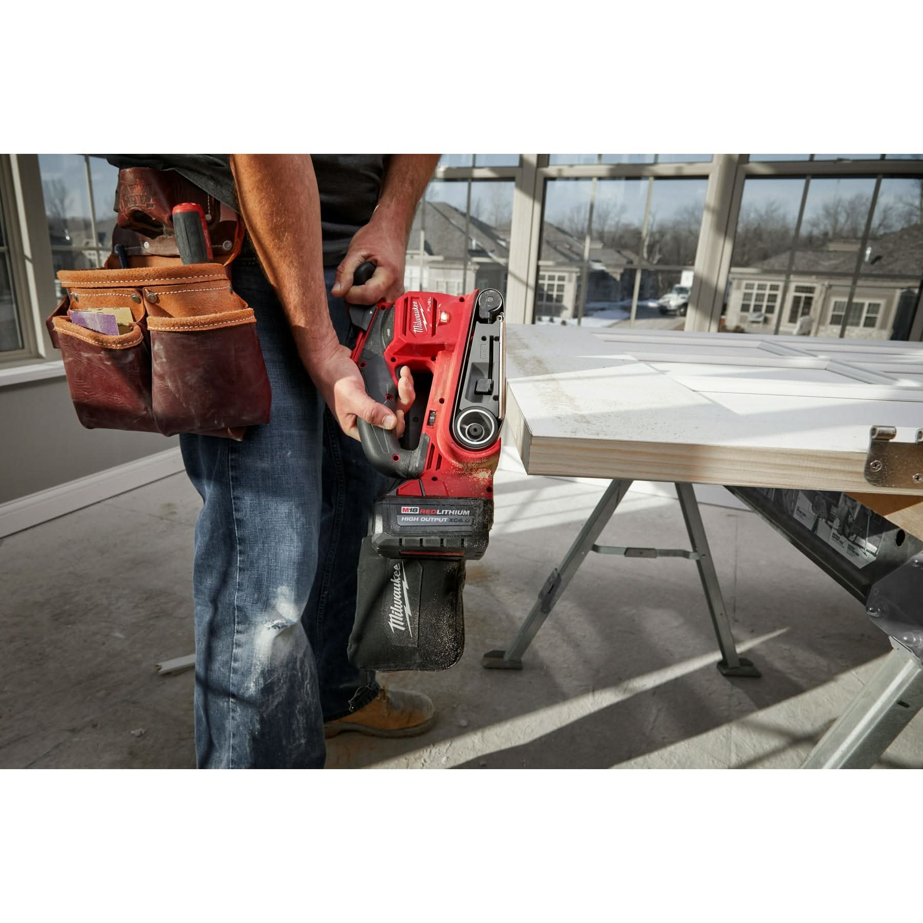 Milwaukee 2832-20 M18 FUEL 3-in. x 18-in. Cordless Belt Sander - Image 3