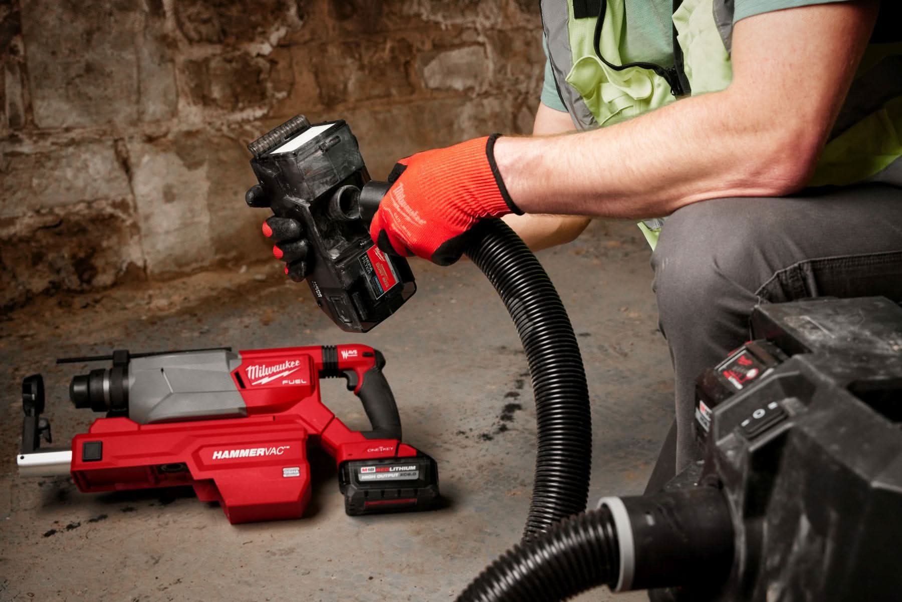 Milwaukee 2916-DE M18 FUEL HAMMERVAC 1-1/4" Dedicated Dust Extractor - Image 2