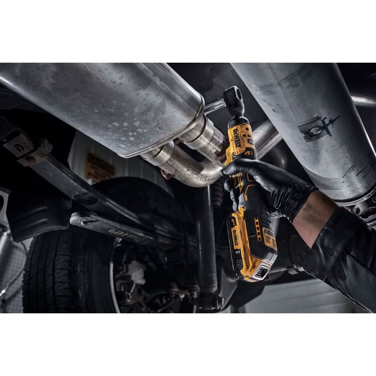 DeWALT DCF513B ATOMIC 20V MAX Brushless Cordless 3/8-in. Ratchet, Tool Only - Image 3