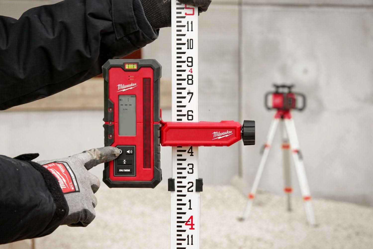 Milwaukee 3711 Red Exterior Rotary Laser Receiver - Image 2