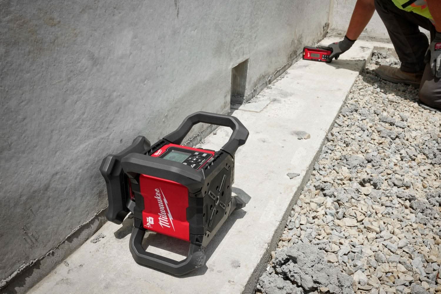 Milwaukee 3714 Red Exterior Dual Slope Rotary Laser Receiver - Image 2