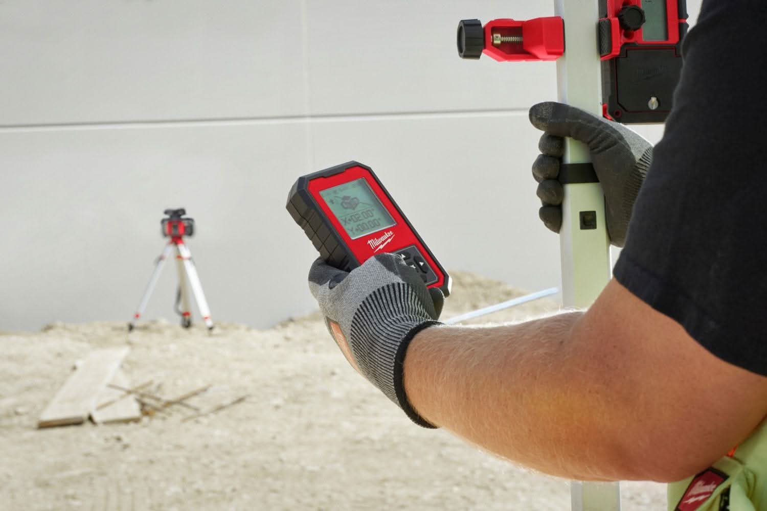 Milwaukee 3714 Red Exterior Dual Slope Rotary Laser Receiver - Image 3