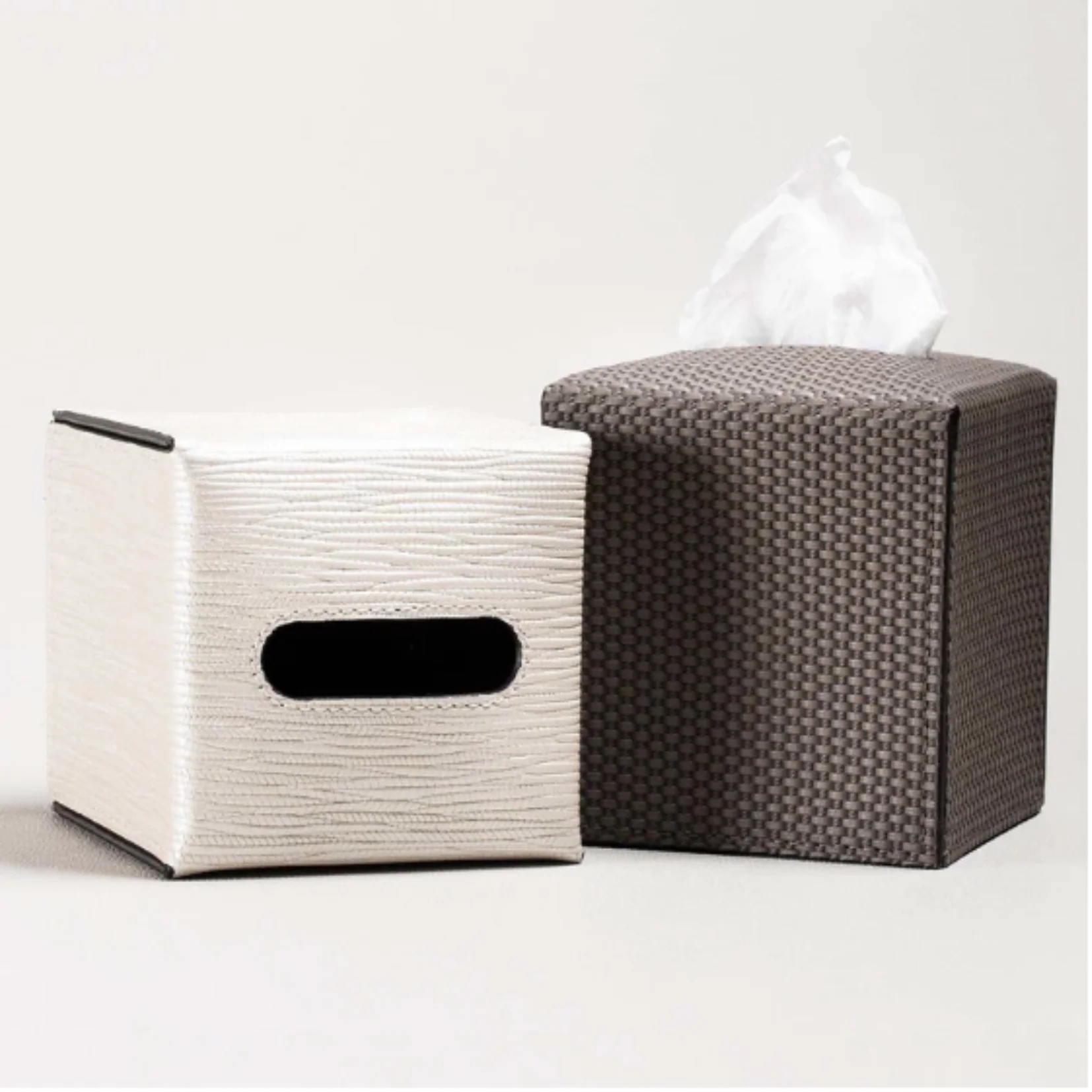 GIOBAGNARA | READY TISSUE HOLDER WITH BOTTOM LEATHER FLAPS | $ 330.00 - Image 3