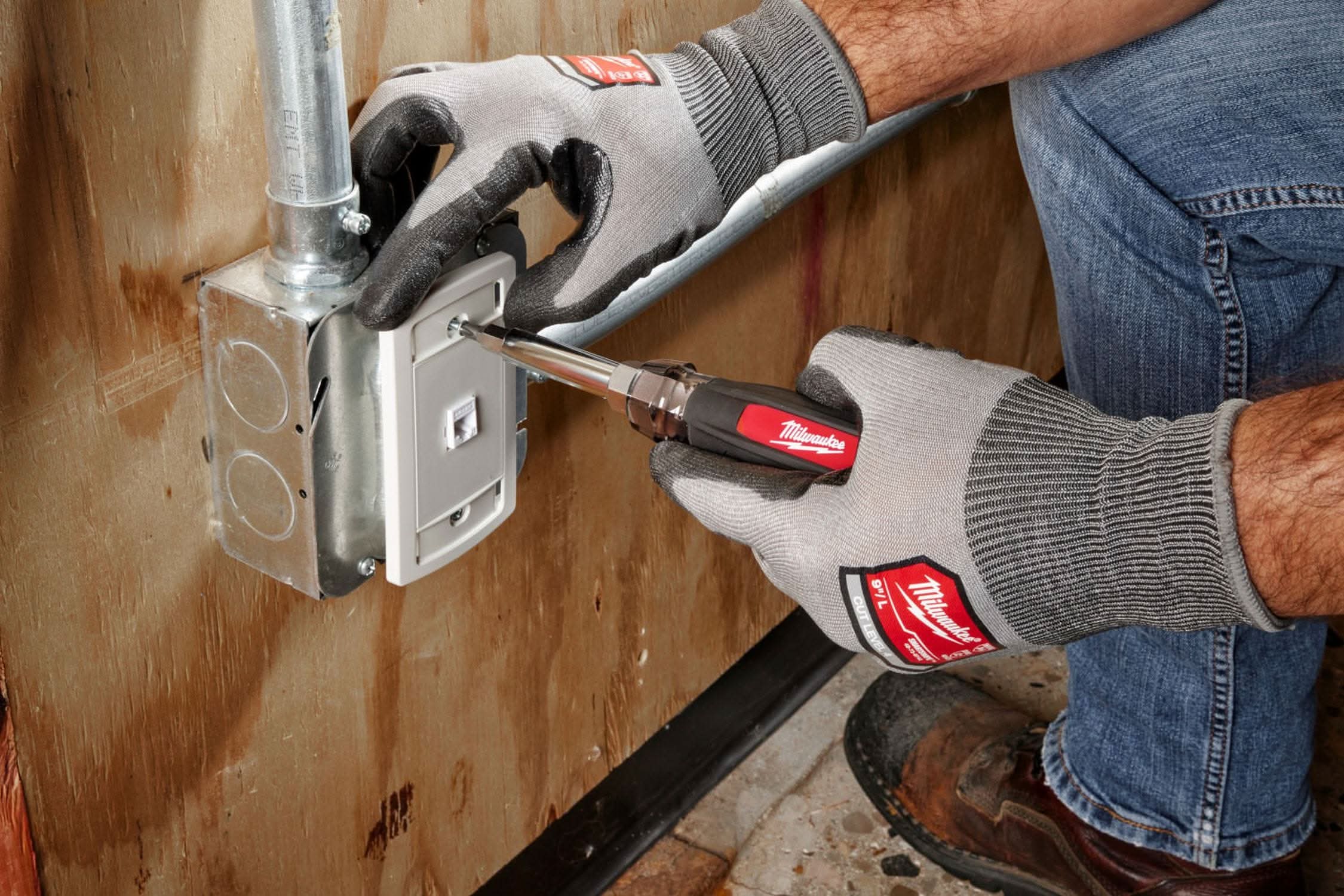 Milwaukee 48-22-2902 9in1 Punchdown Multi-Bit Screwdriver - Image 3