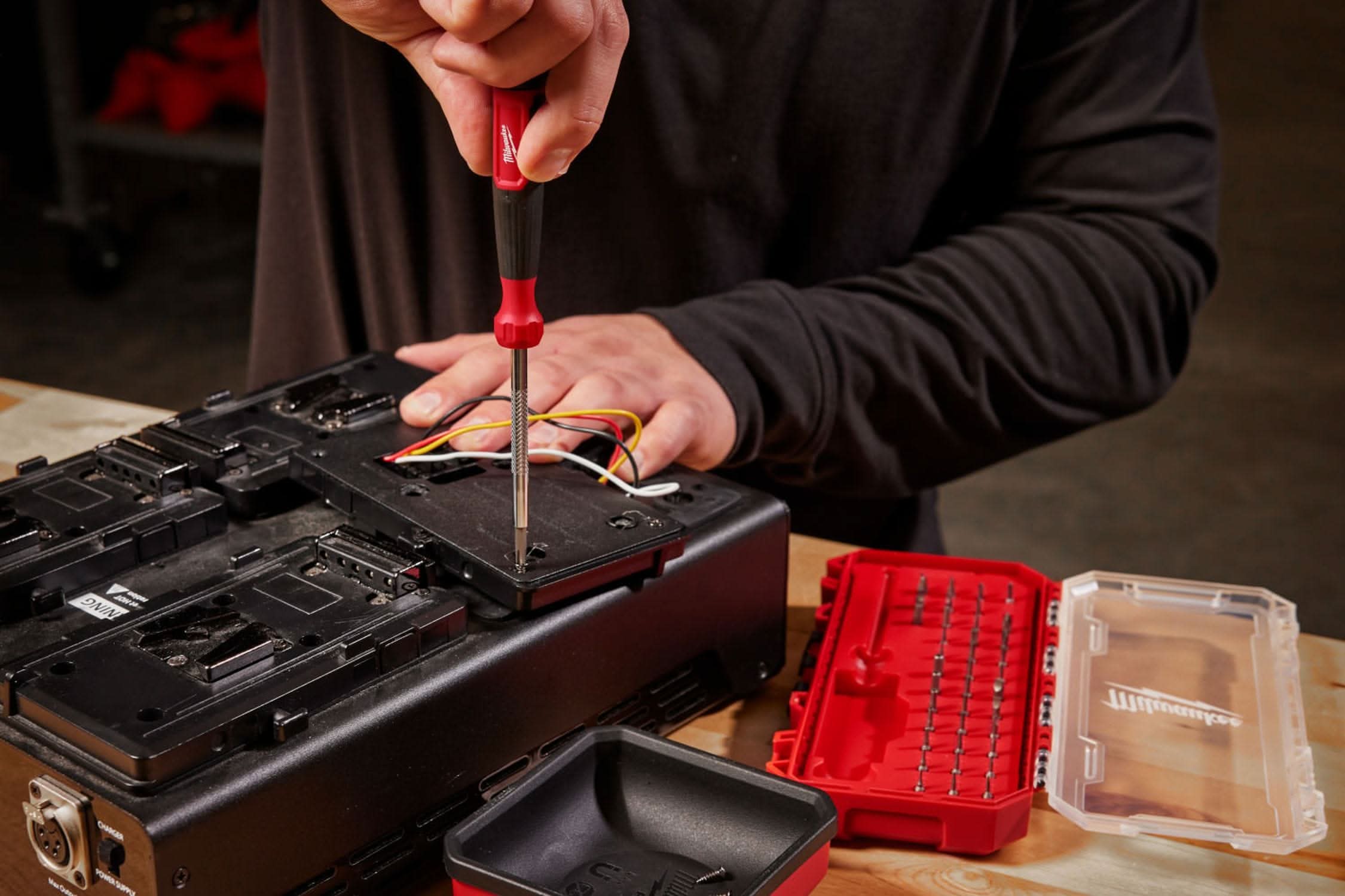 Milwaukee 48-22-2935 39-in-1 Precision Multi-Bit Screwdriver - Image 3