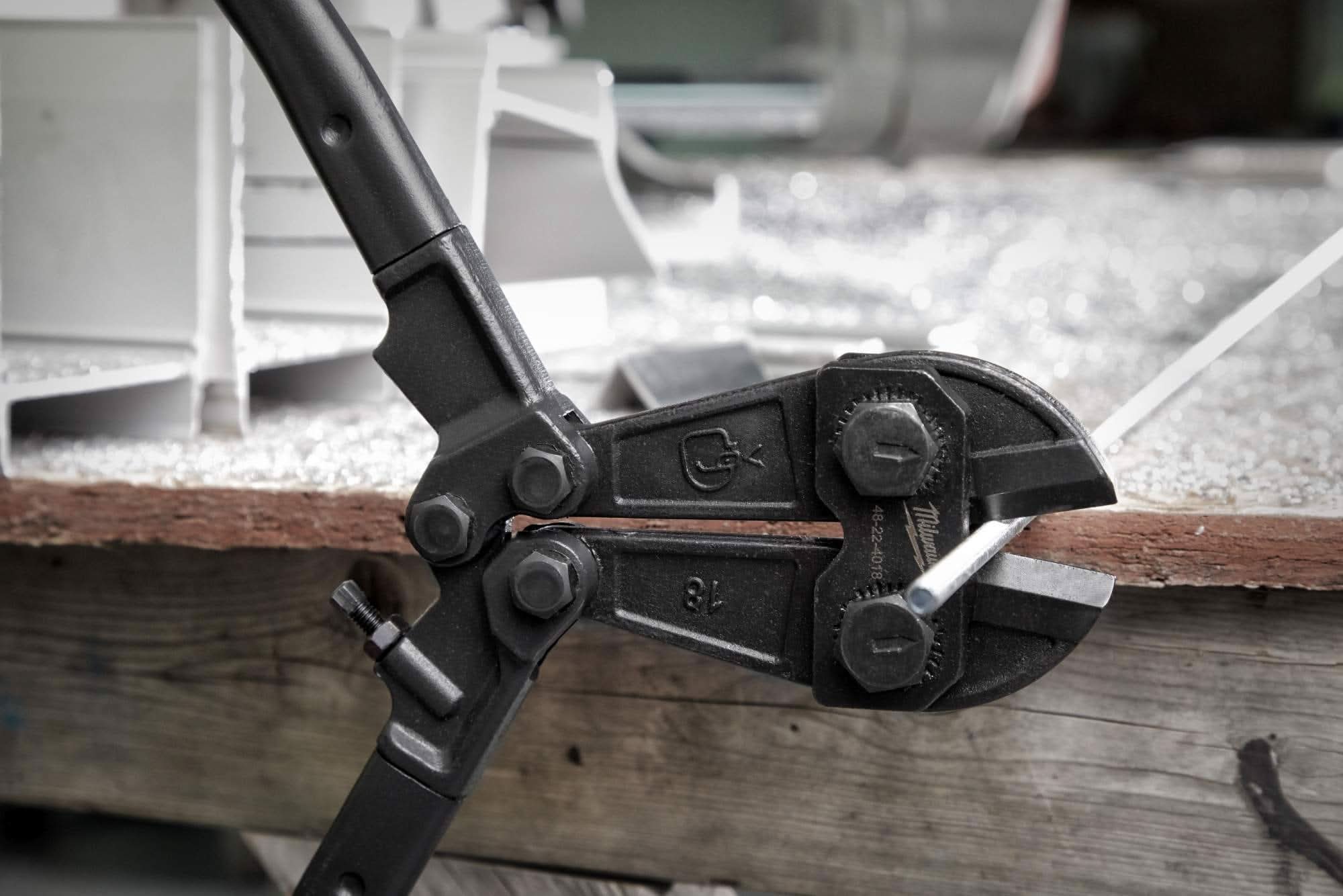 Milwaukee 48-22-4018 18" Bolt Cutter - Image 3