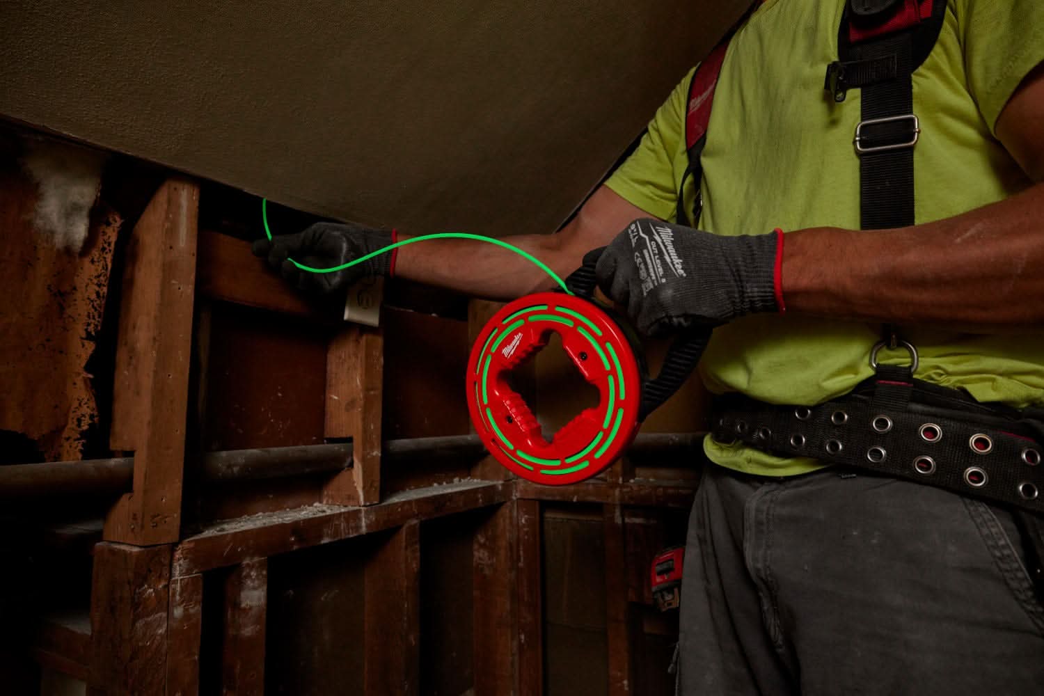 Milwaukee 48-22-4182 20' Glow Fish Tape - Image 3