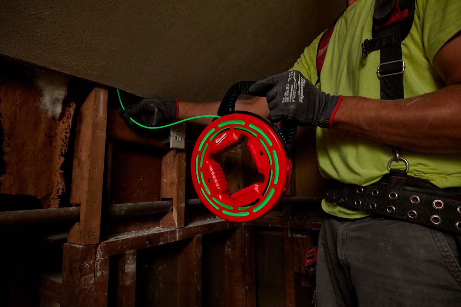 Milwaukee 48-22-4184 40' Glow Fish Tape - Image 3