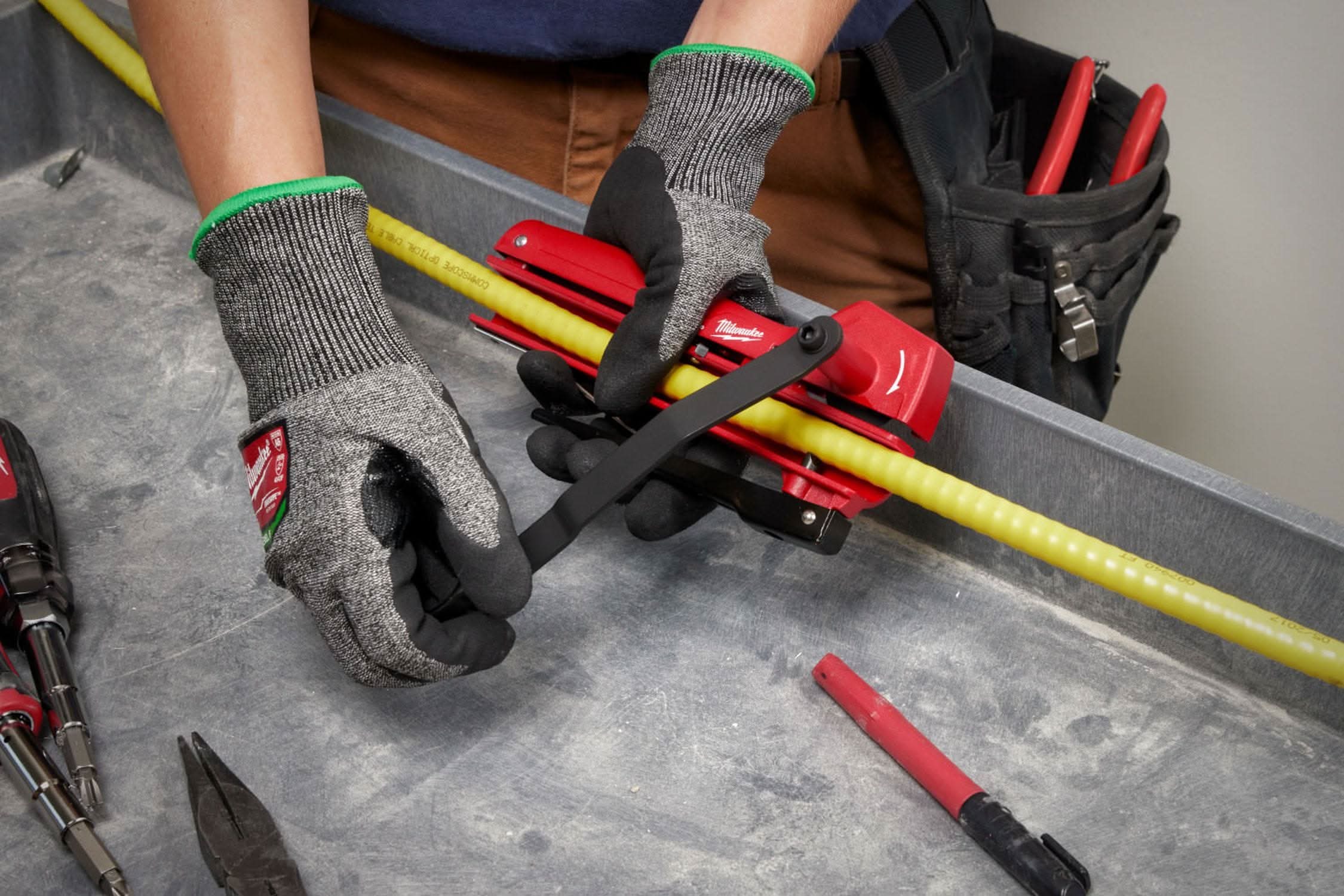 Milwaukee 48-22-6111 Armored Cable Cutter - Image 3