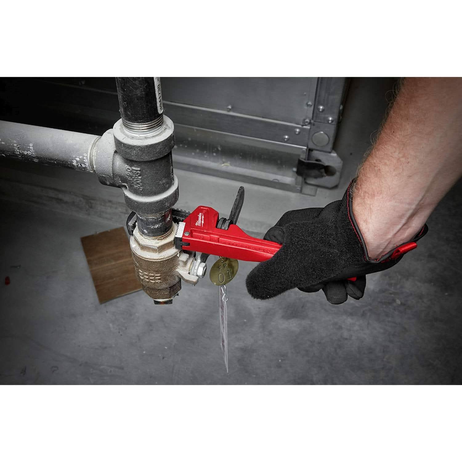 Milwaukee 48-22-7108 8" Steel Pipe Wrench - Image 2