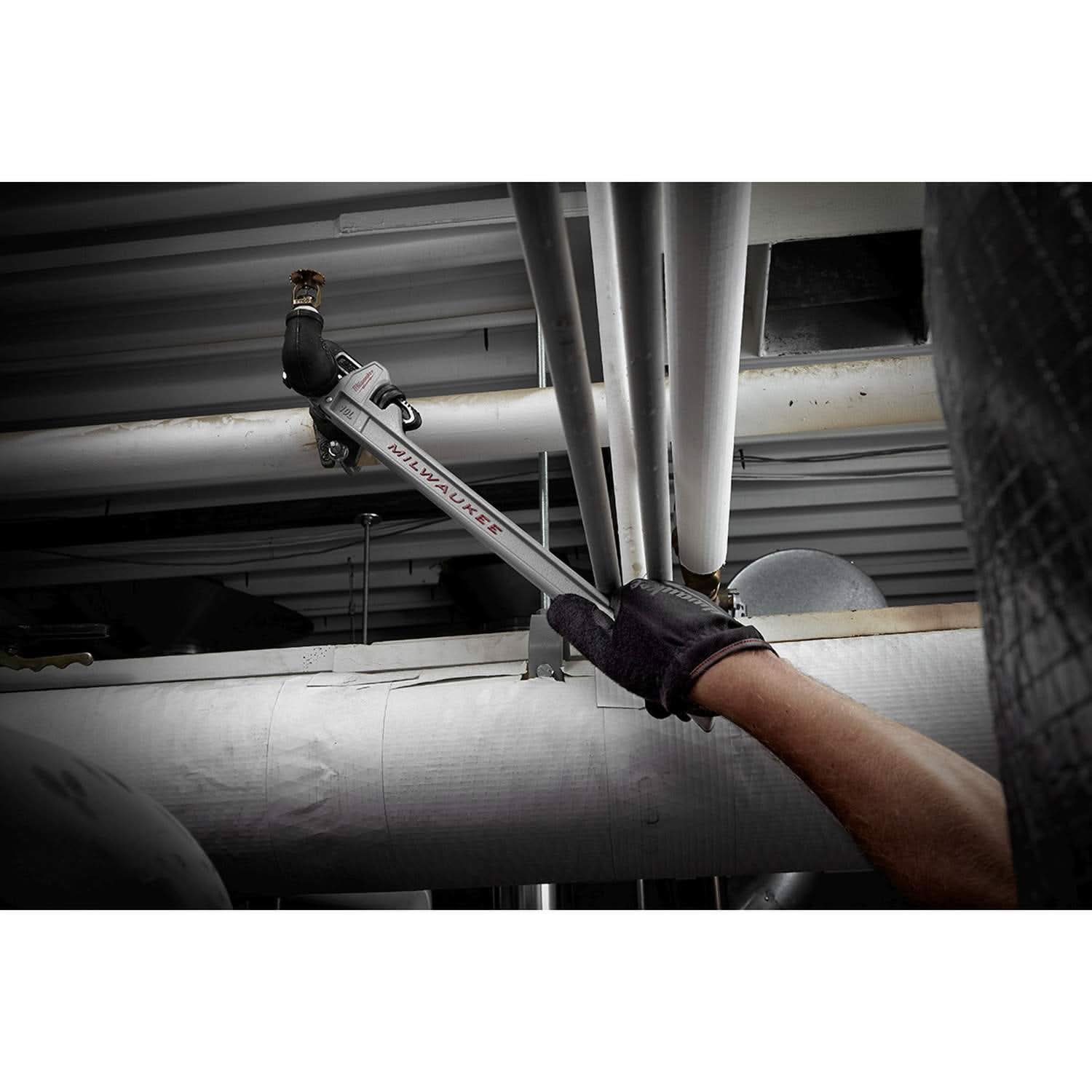 Milwaukee 48-22-7213 10L Aluminum Pipe Wrench With Powerlength Handle - Image 2