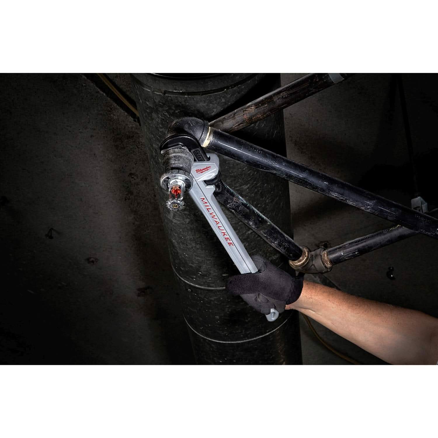 Milwaukee 48-22-7213 10L Aluminum Pipe Wrench With Powerlength Handle - Image 3