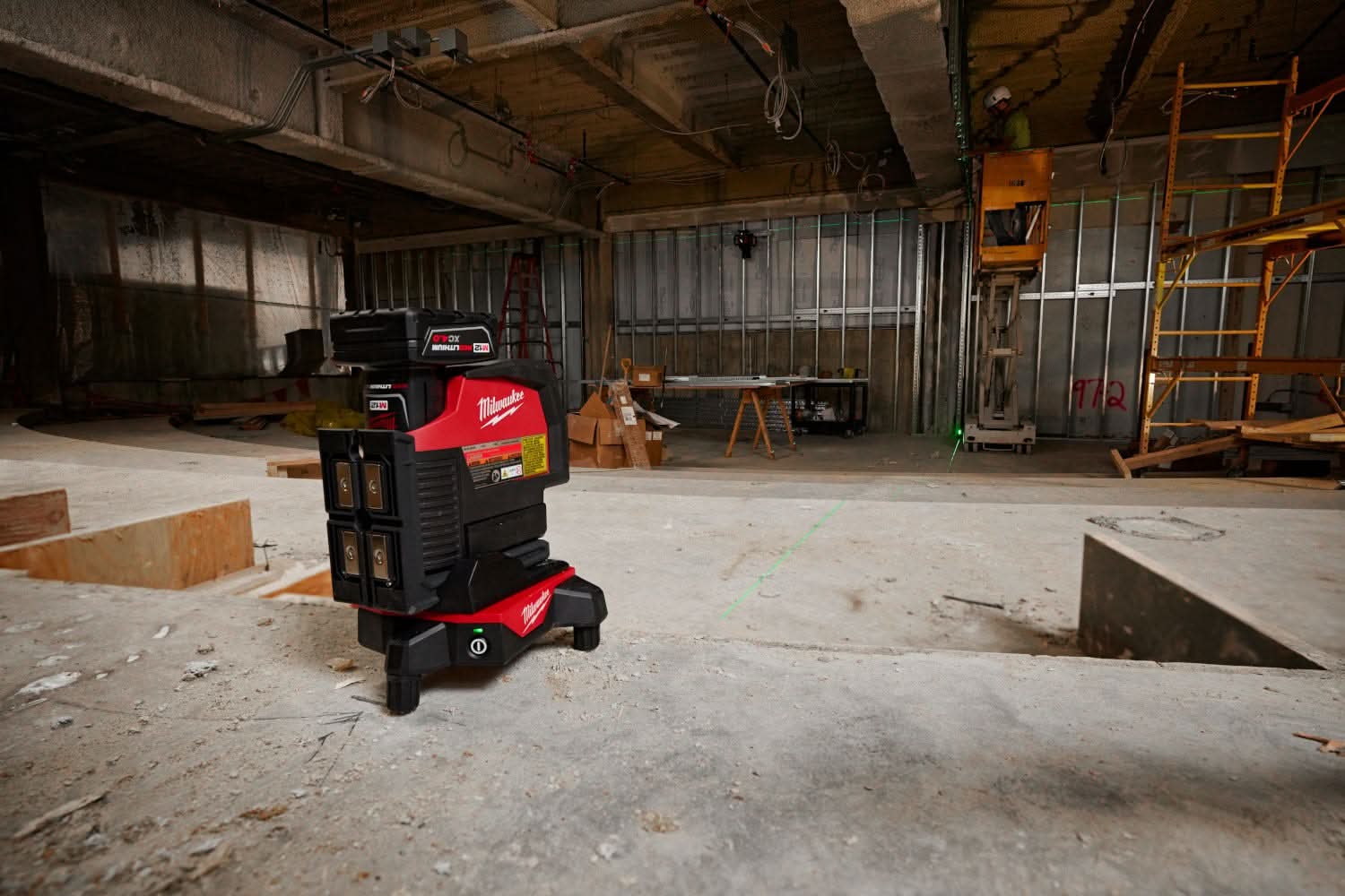 Milwaukee 48-35-1314 Wireless Laser Alighnment Base with Remote - Image 3