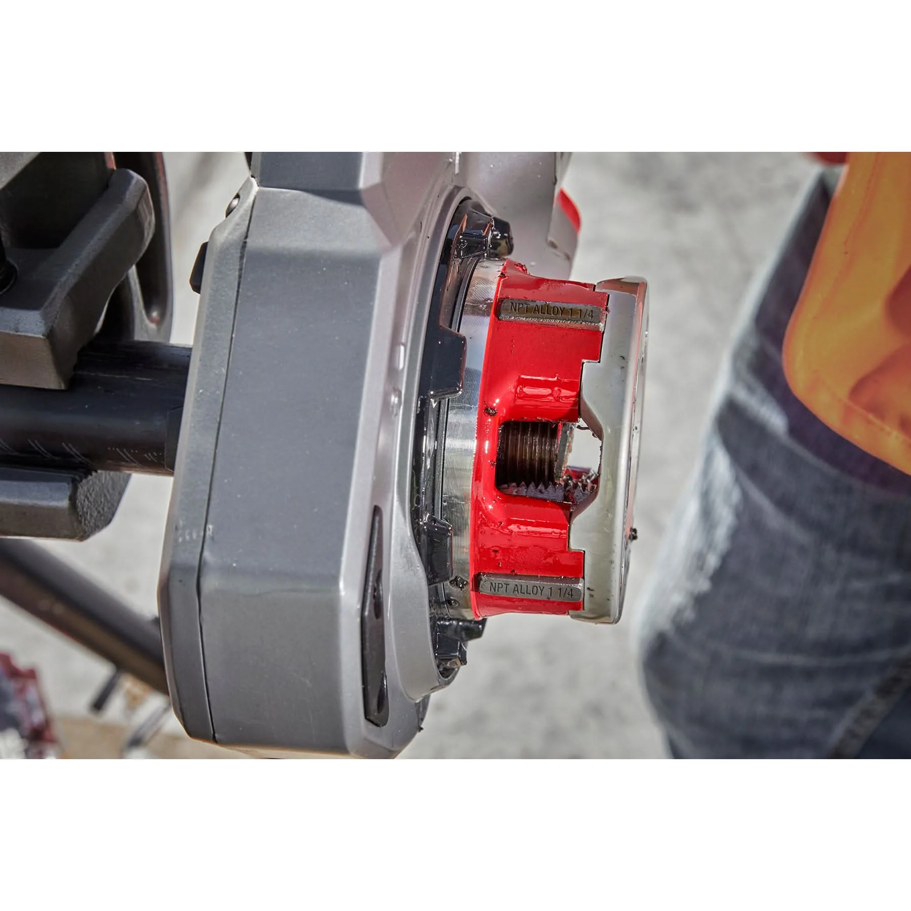 Milwaukee 48-36-1310 1-1/4" ALLOY NPT Compact Forged Aluminum Die Head - Image 2