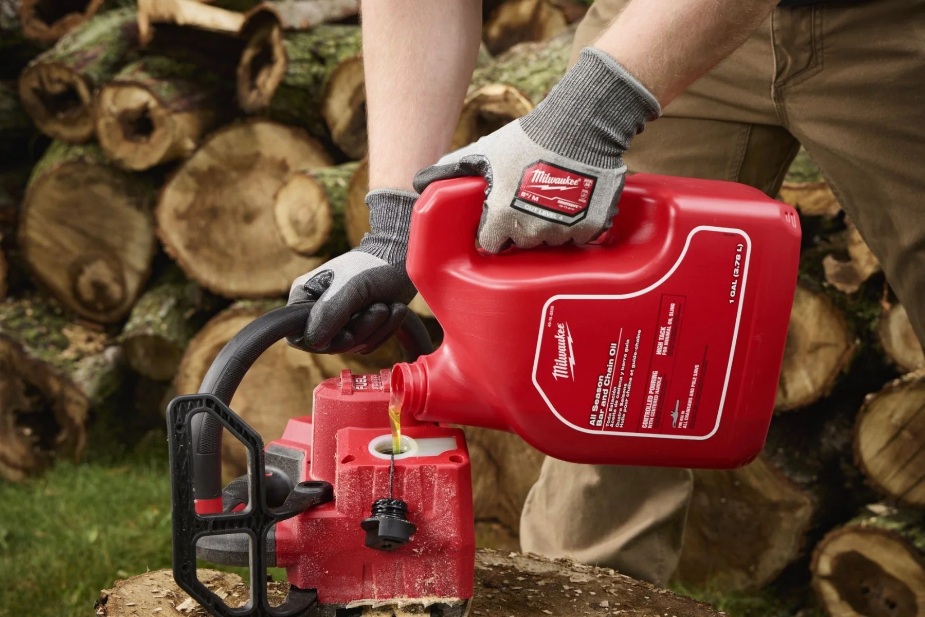 Milwaukee 49-16-2838 1 Gallon All Season Bar and Chain Oil - Image 3