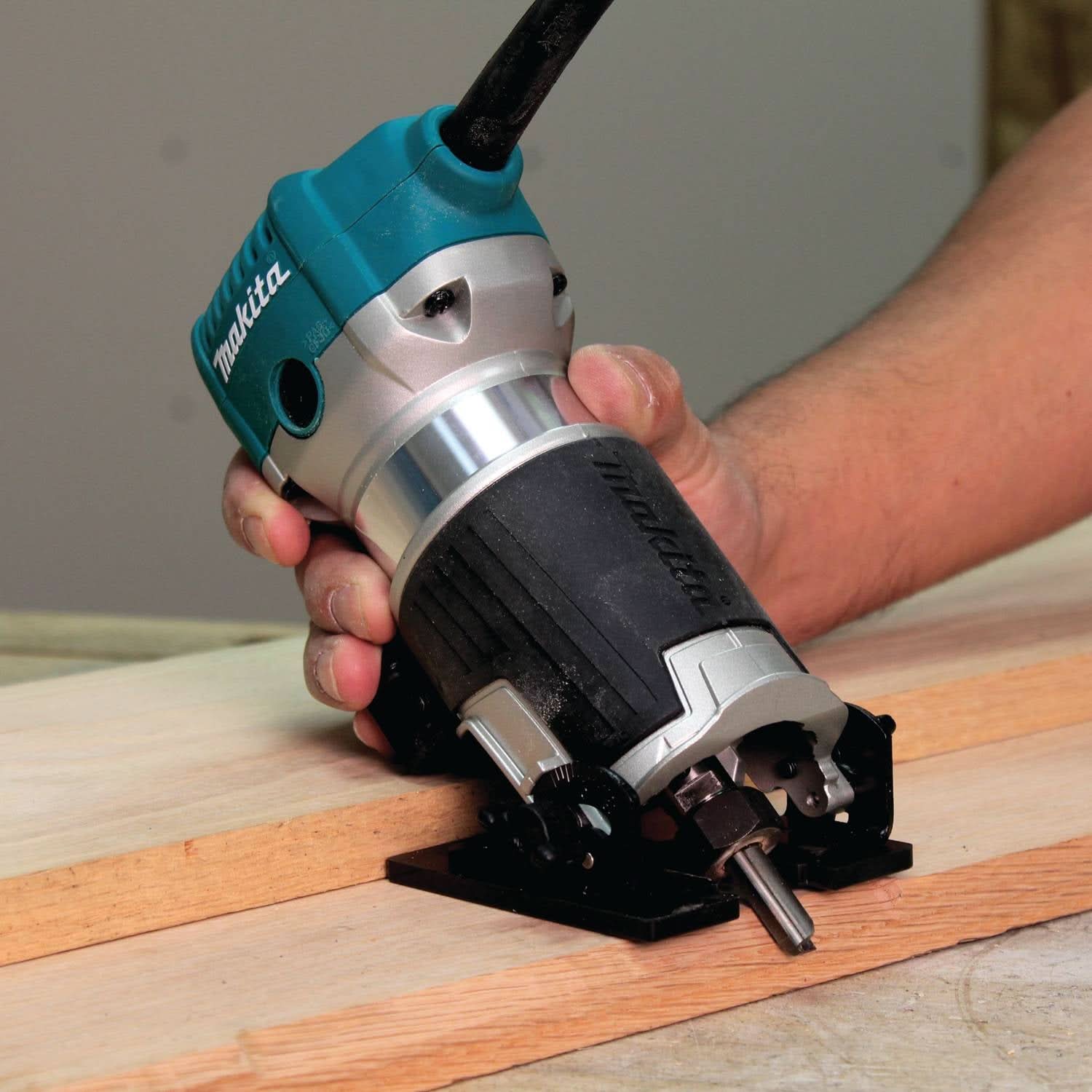 Makita RT0701CX3 Corded 1-1/4 HP* Compact Router Kit - Image 2