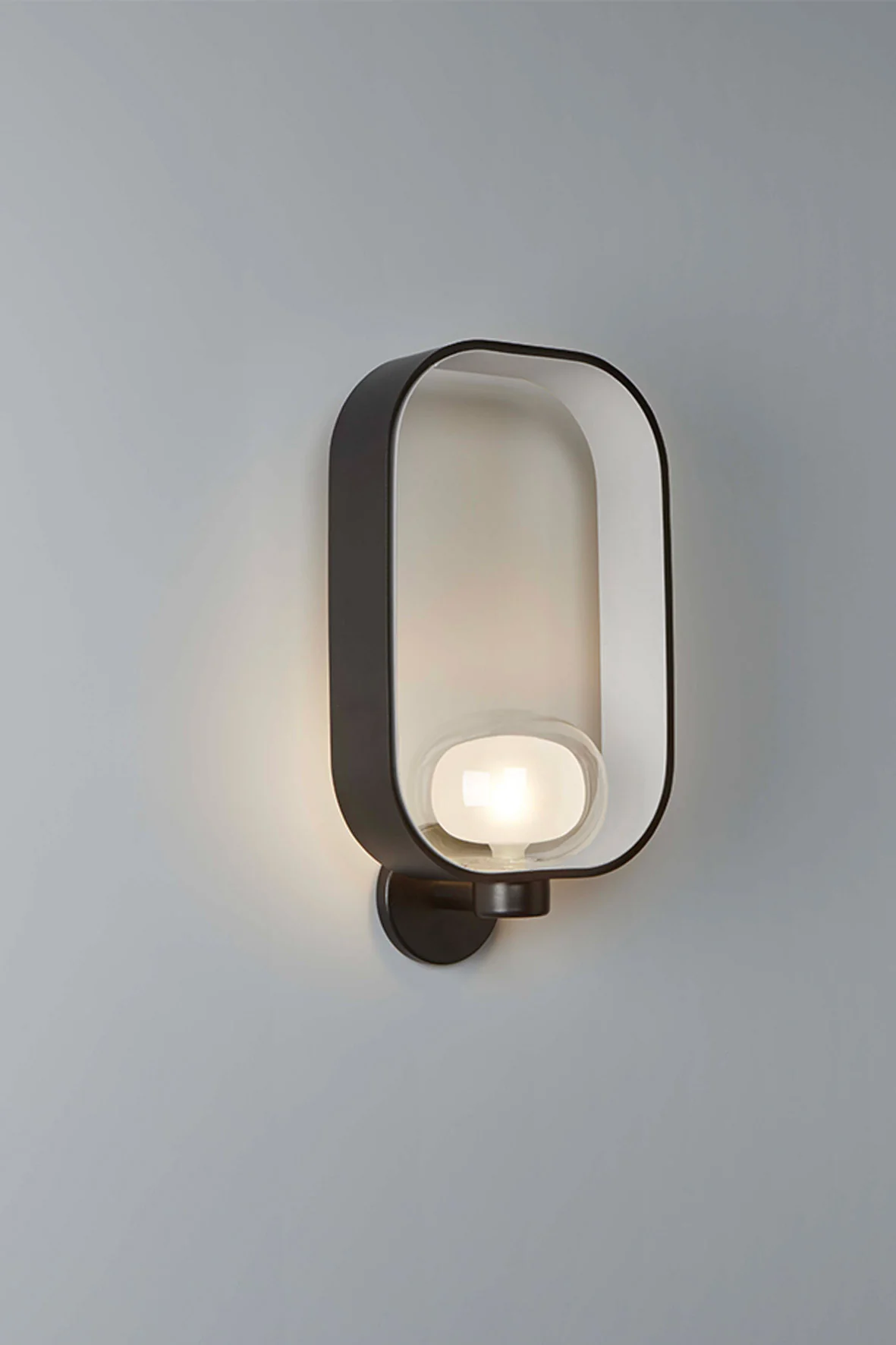 FILIPA WALL LIGHT 555.41 BY TOOY from ,480.00
