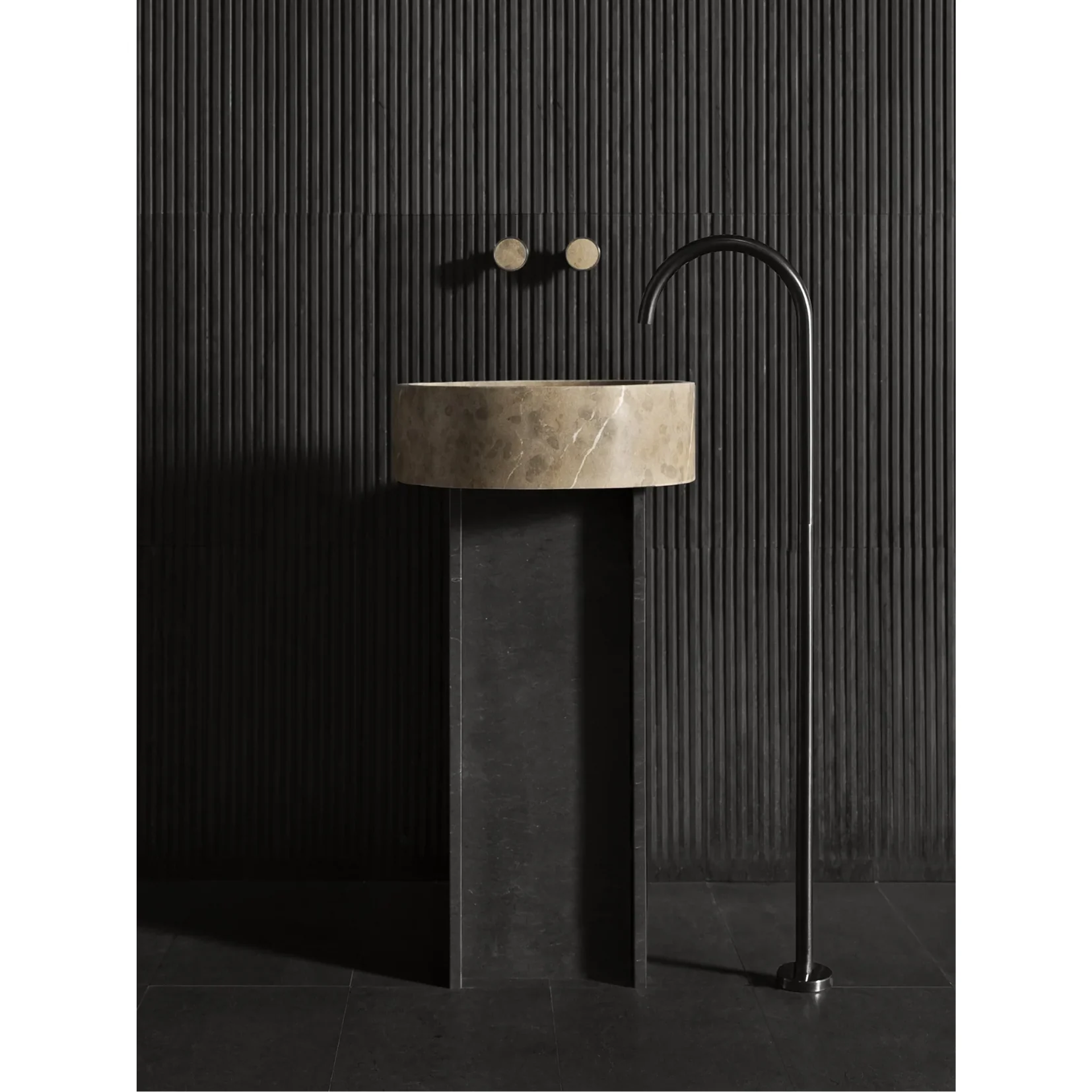 LUCE DI CARRARA | BOLD FREE STANDING FACET | $2,050.45 - Image 1