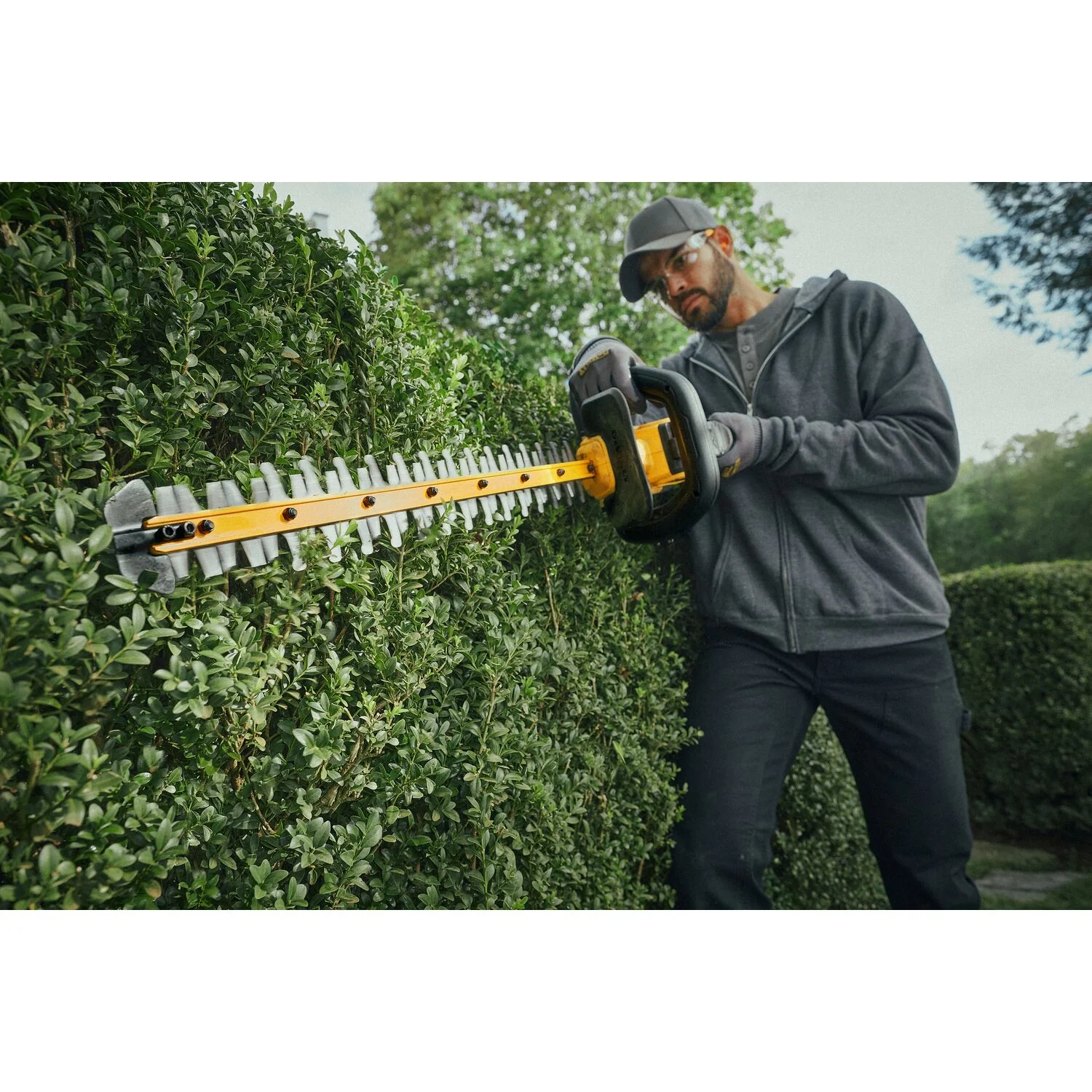 DeWALT DCHT826B 20V MAX XR 24-in. Brushless Cordless Hedge Trimmer, Tool Only - Image 3