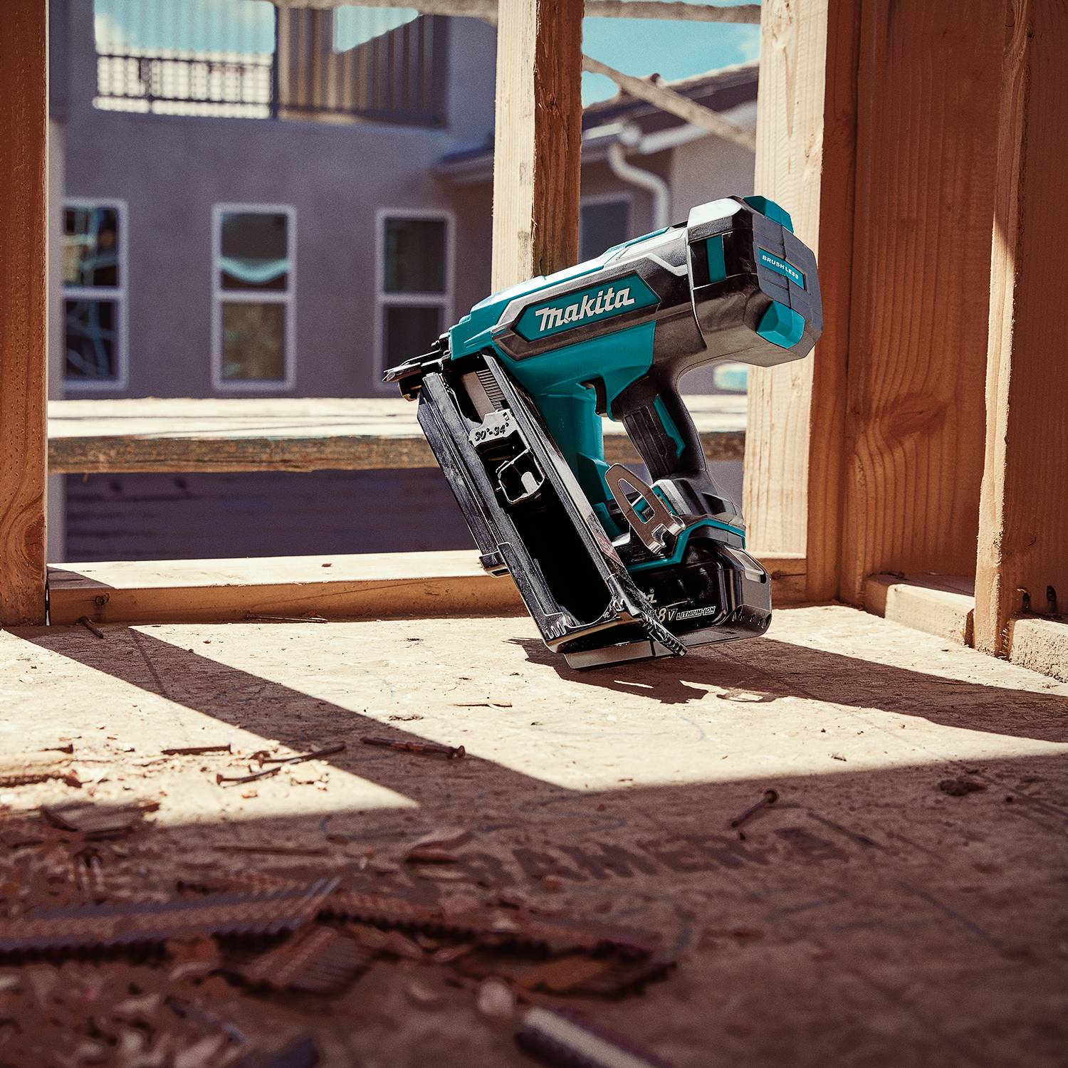 Makita XNB07M1 18V LXT Brushless 30-Degree Clipped Head 3-1/2-in. Framing Nailer 4.0Ah Kit - Image 3