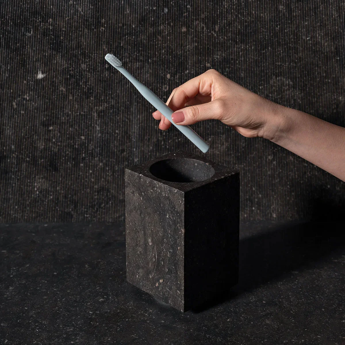 LUCE DI CARRARA | ELEMENTO TOOTHBRUSH HOLDER | 8.53