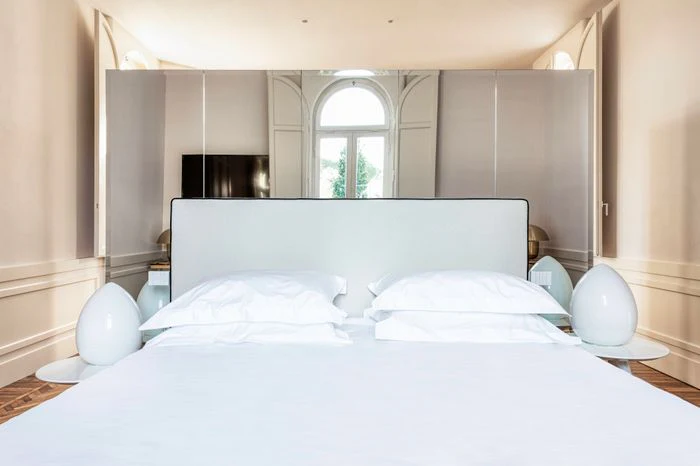 SOIGNE QUEEN BED - $9,600.40 - Image 2