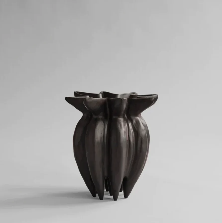 LOTUS VASE  I 5.00 – 5.00
