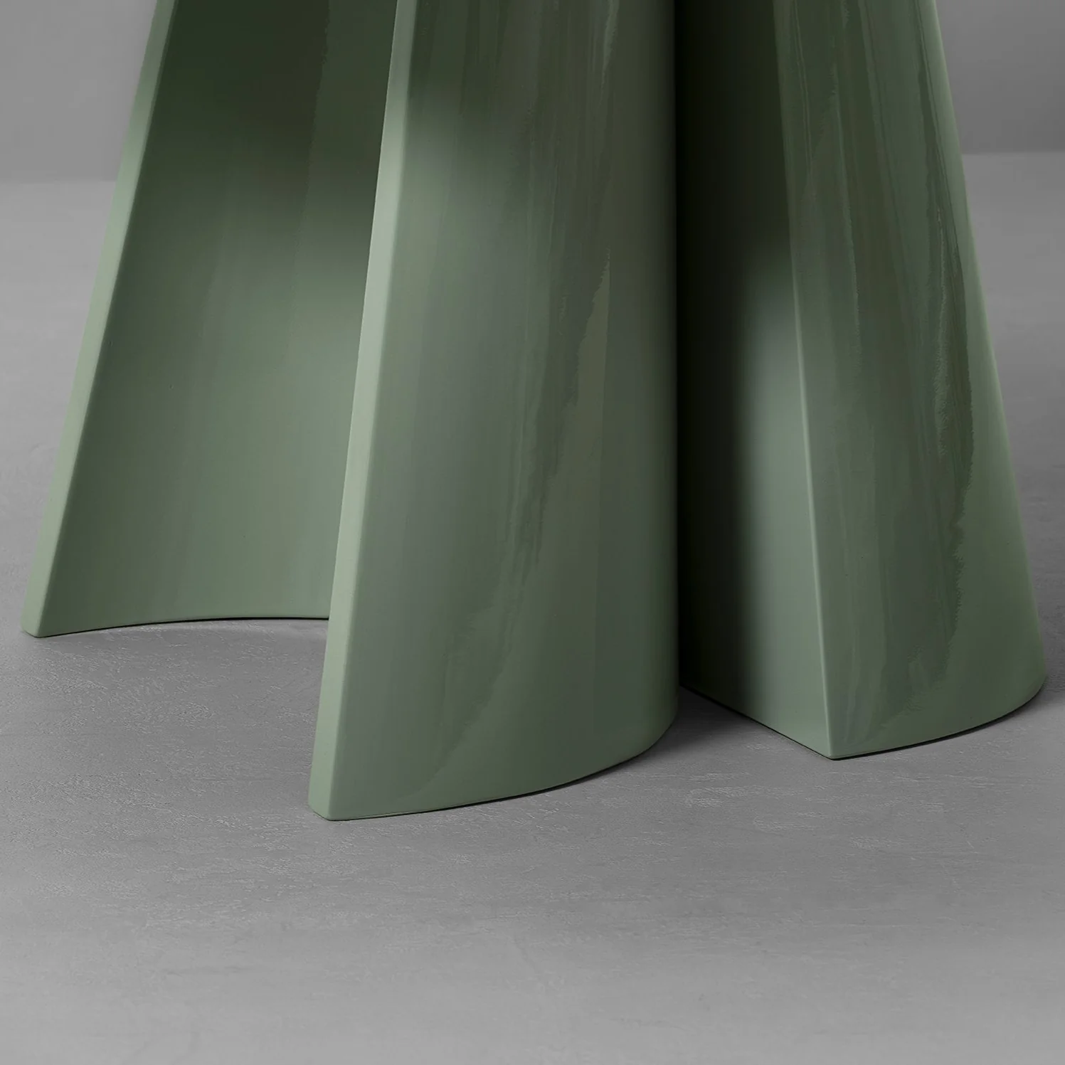 VAN ROSSUM | GOT ROUND DINING TABLE | $38,320.00 - $42,318.00 - Image 2