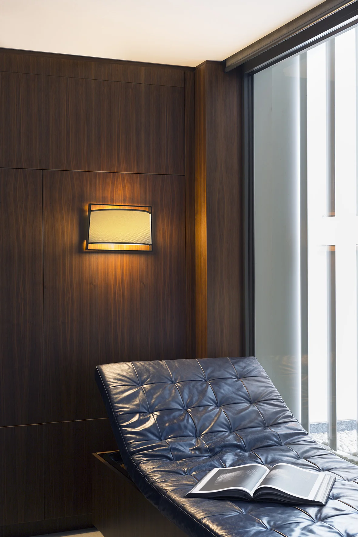 MACAO WALL LAMP 551.44 BY TOOY 8.00