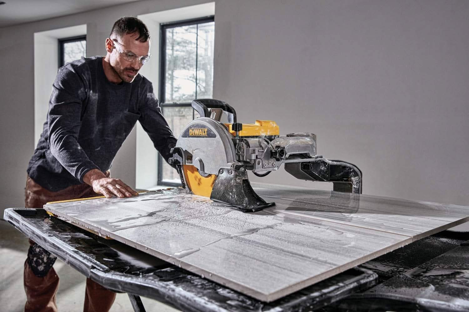 DeWalt D36000 Corded High Capacity 10-Inch Wet Tile Saw - Image 3