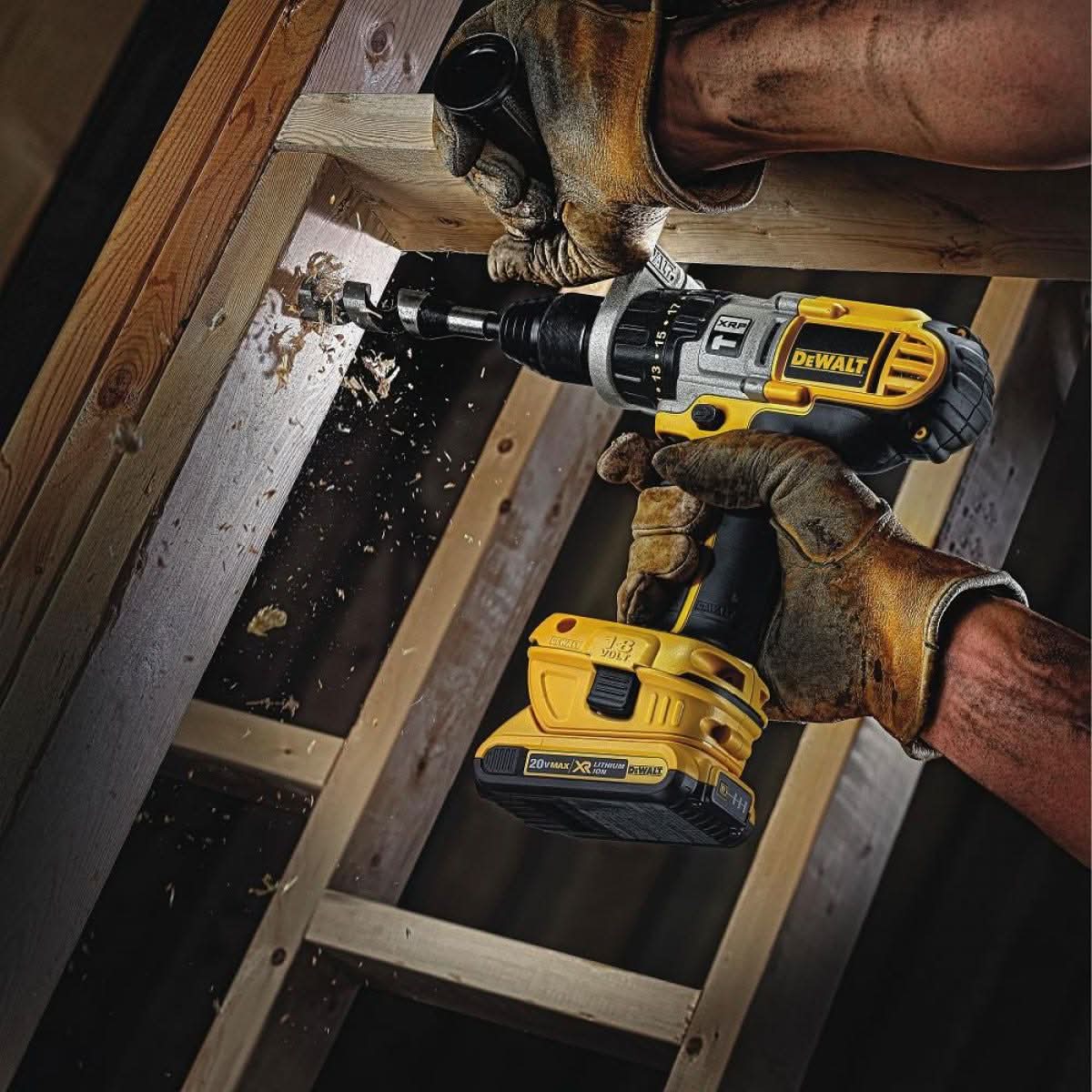 DeWalt DCA2203C 18V to 20V Battery Adapter Kit w/ (2) 2.0Ah Batteries - Image 2
