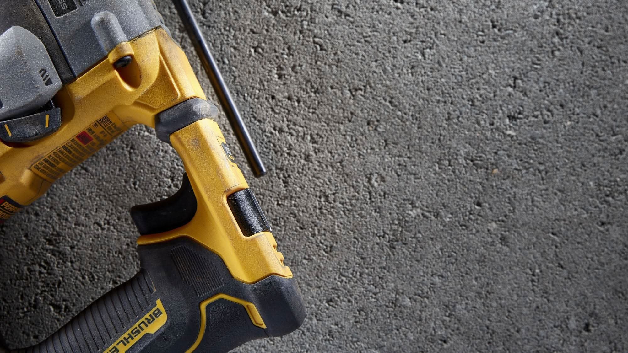 DEWALT DCH172D2 ATOMIC 20V MAX 5/8-in. Brushless SDS Plus Rotary Hammer 2.0Ah Kit - Image 3