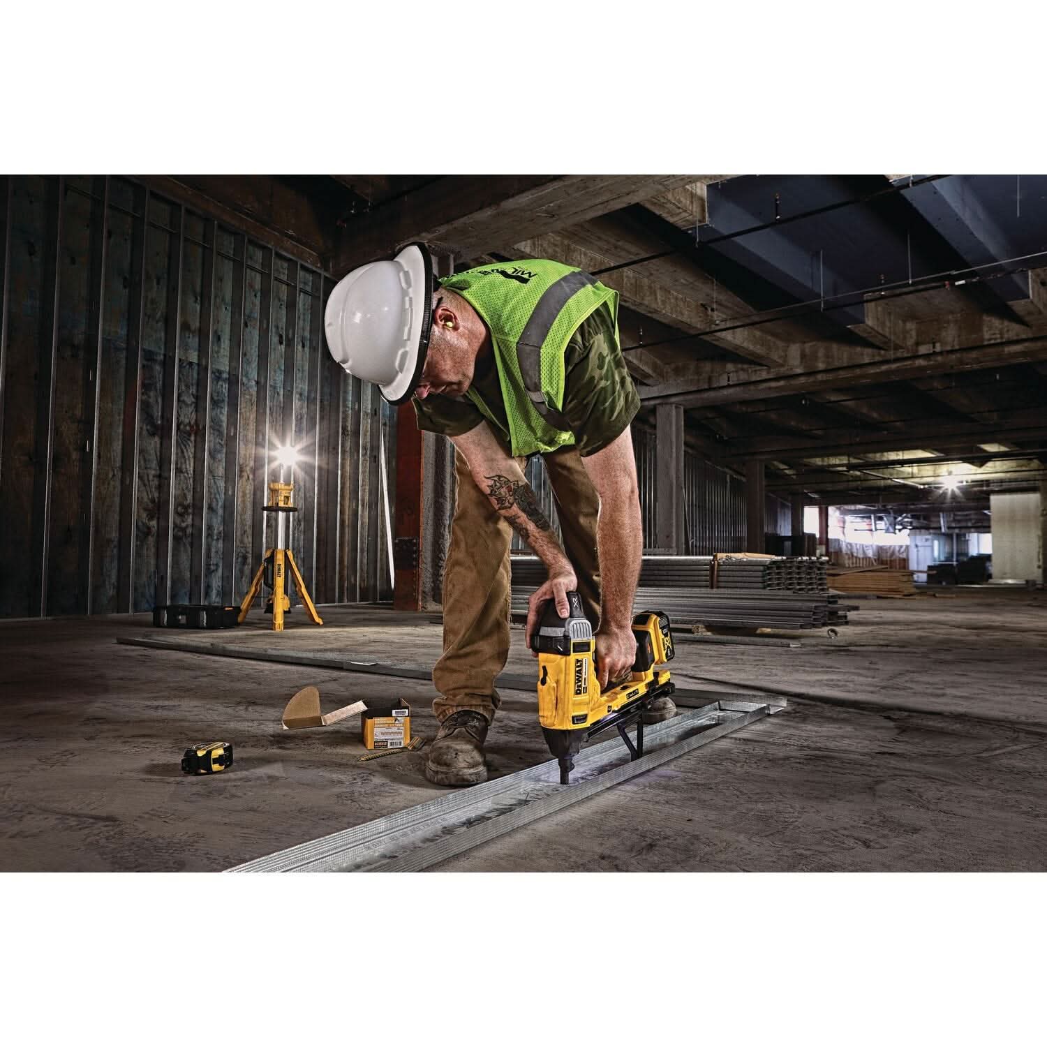 DeWalt DCN891B 20V MAX XR 1 in. Magazine Concrete Nailer, Tool Only - Image 2