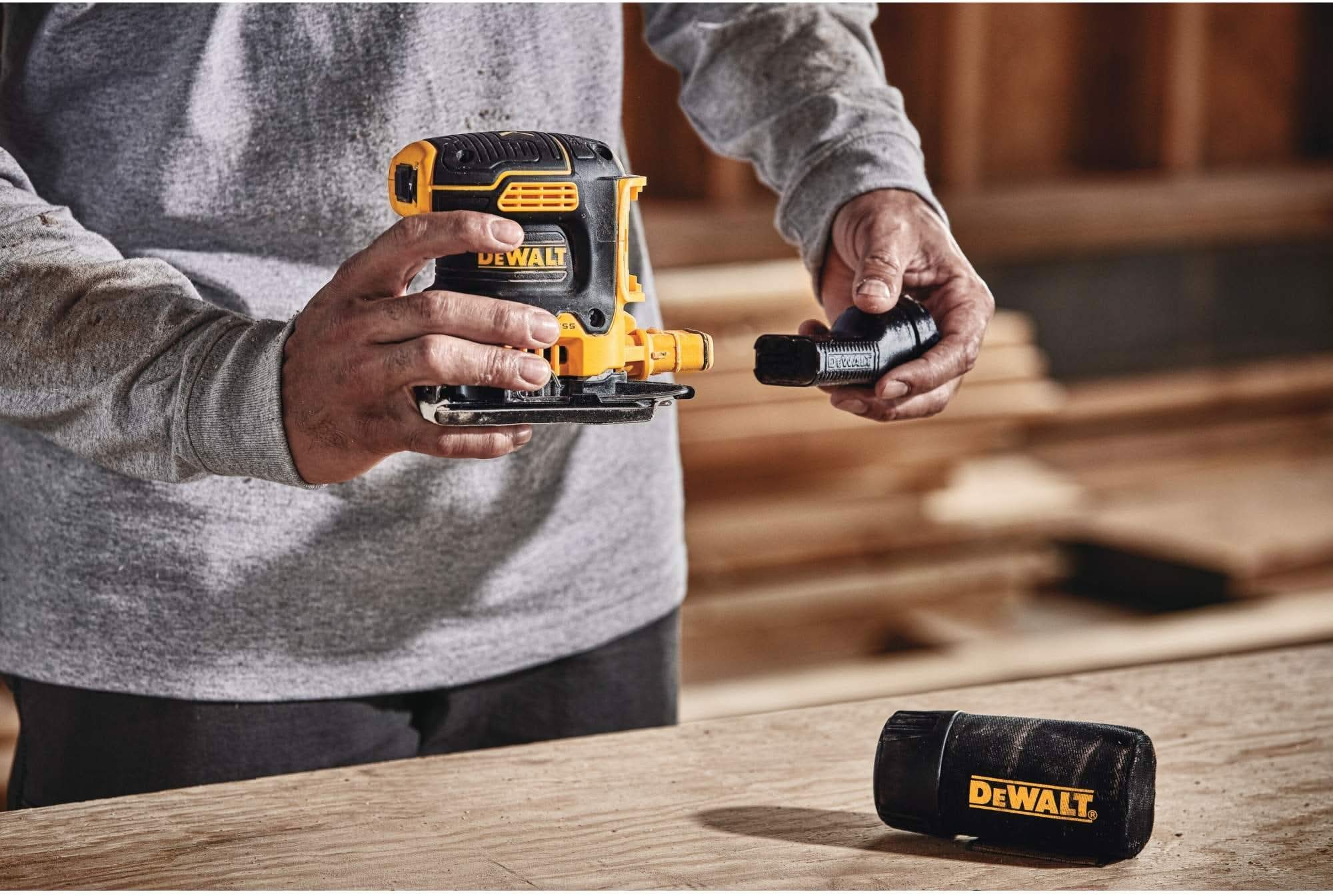 DeWalt DCW200B 20V MAX XR Brushless 1/4-Sheet Cordless Sander w/ 5.0Ah Battery - Image 3