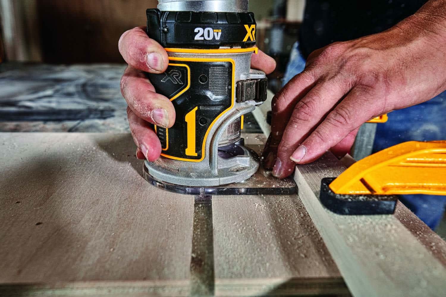 DeWalt DCW600B 20V MAX XR Brushless Cordless Compact Router 5.0Ah Starter Kit - Image 3