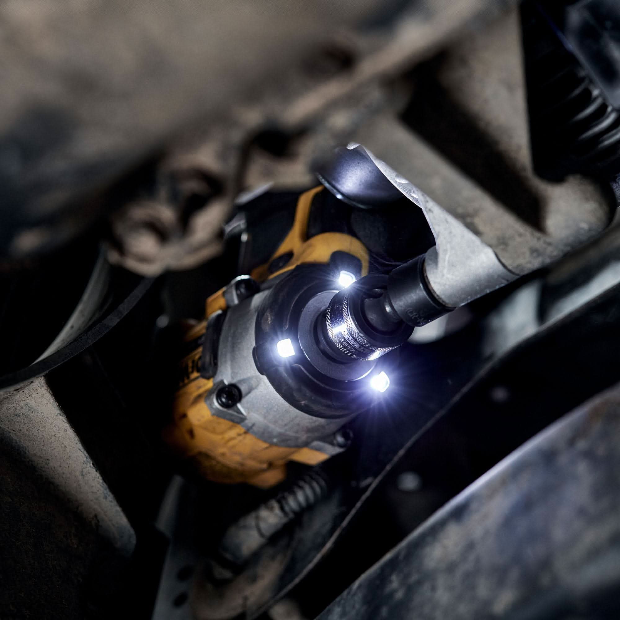 DeWALT DCF923B ATOMIC 20V MAX* 3/8 -in. Cordless Impact Wrench with Hog Ring Anvil, Tool Only - Image 2