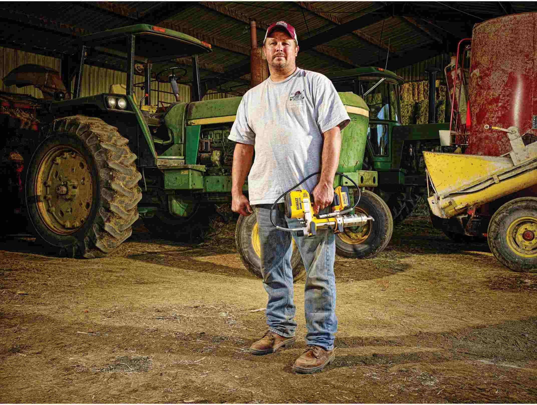 DeWalt DCGG571M1 20V MAX Grease Gun 4.0Ah Kit - Image 3