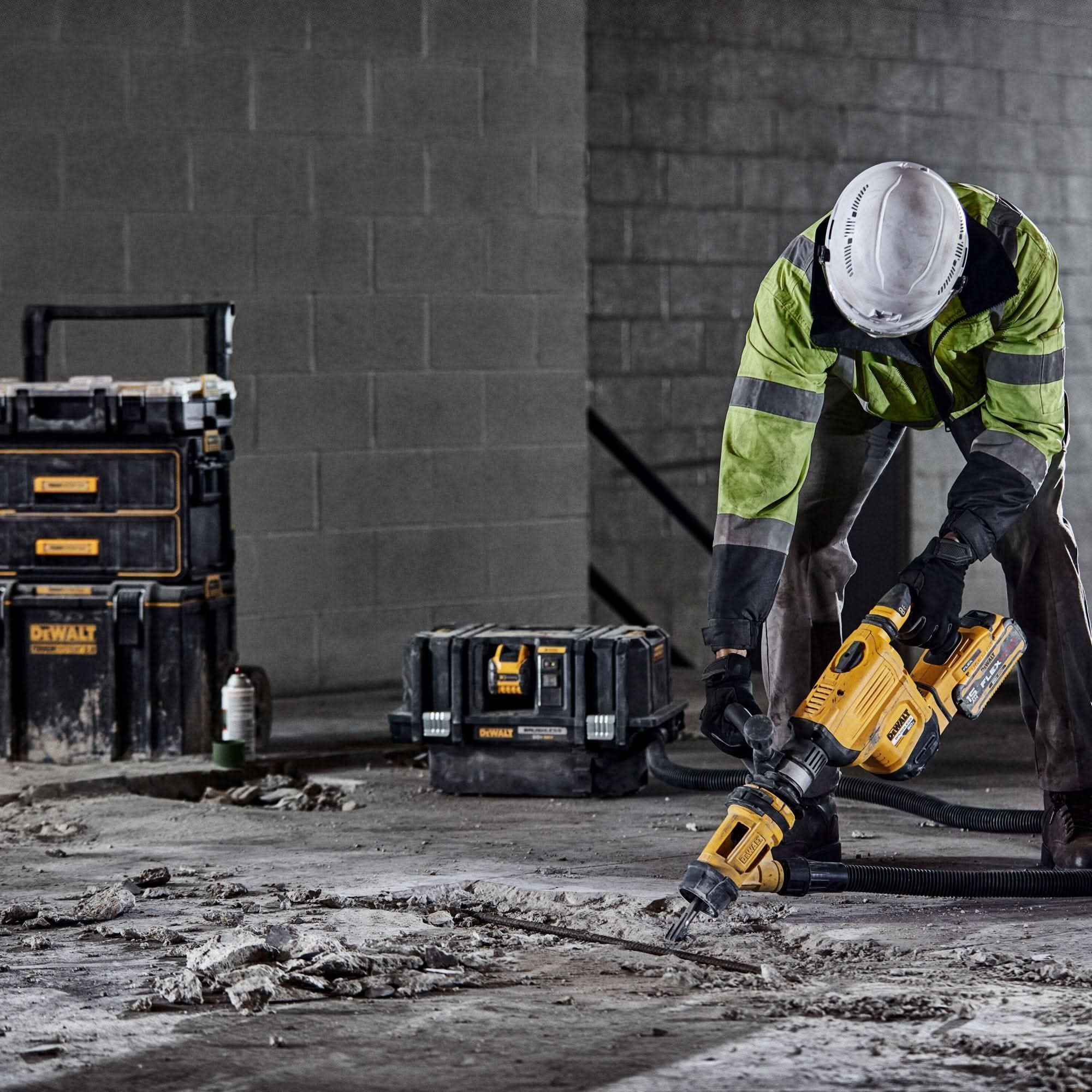 DEWALT DCH832X1 60V Max 15 Lb. Cordless SDS Max Chipping Hammer Kit - Image 3