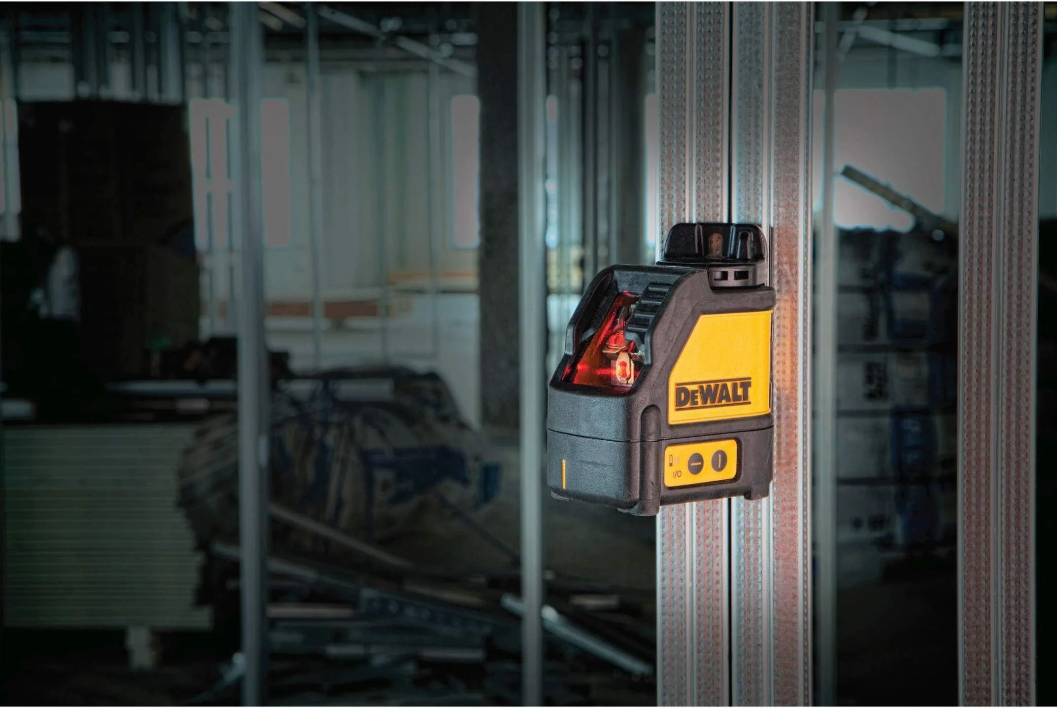 DeWalt DW088K Self Leveling  Hand Line Laser Level (PROMO) - Image 2