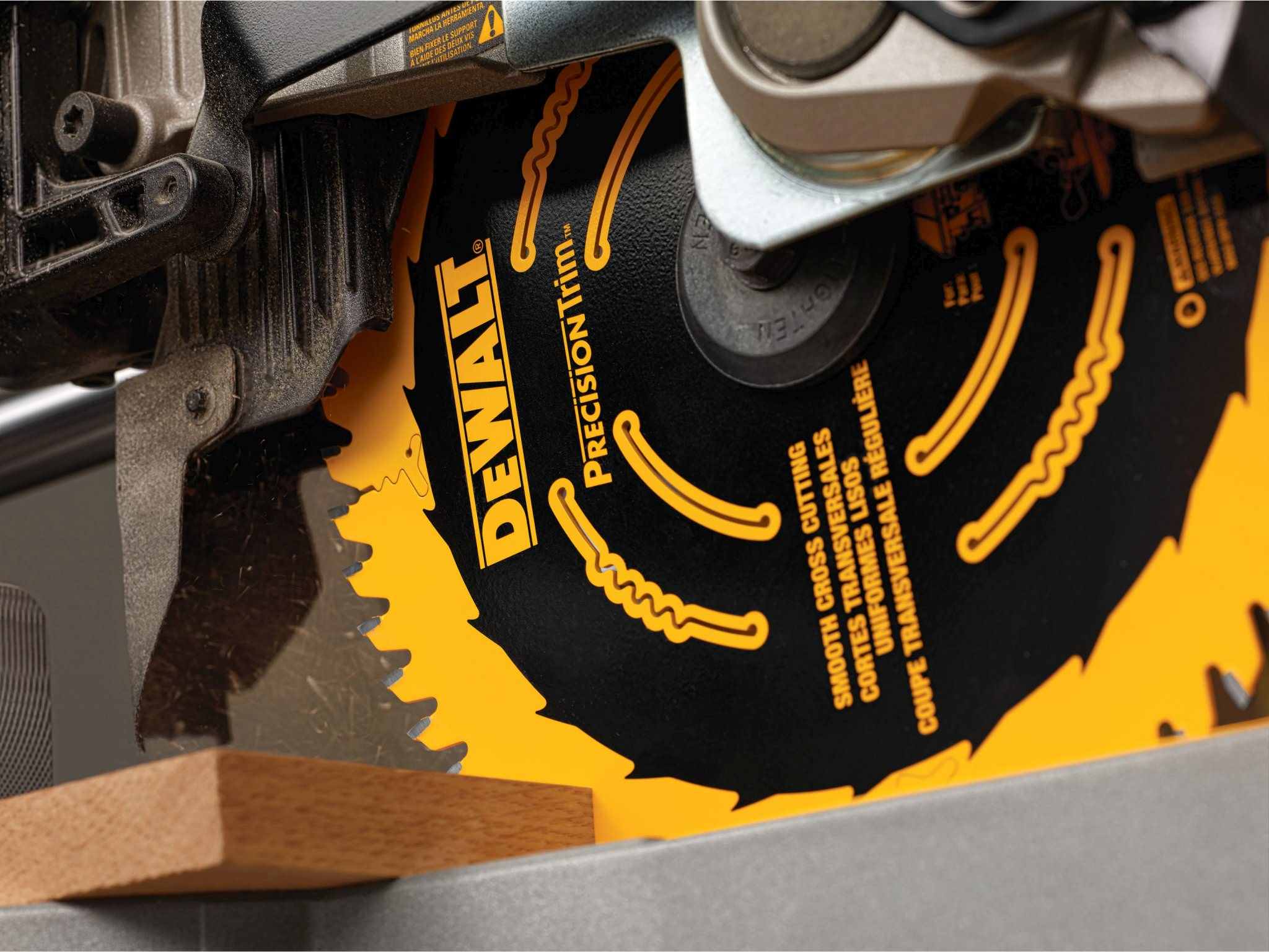 DeWalt DW3215P-Tooth 10 in. 60-Tooth Smooth Crosscutting Saw Blade - Image 3