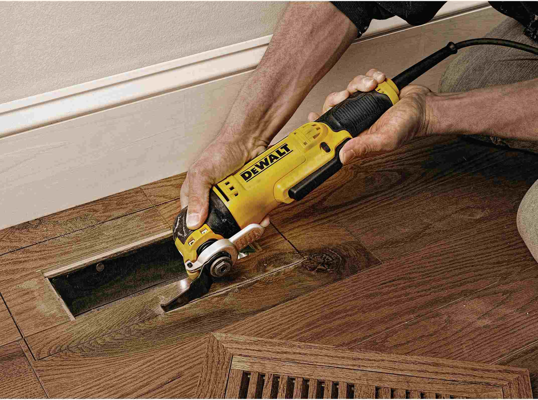 DeWalt DWE315K 3 Amp Oscillating Tool Kit with 29 Accessories (PROMO) - Image 2