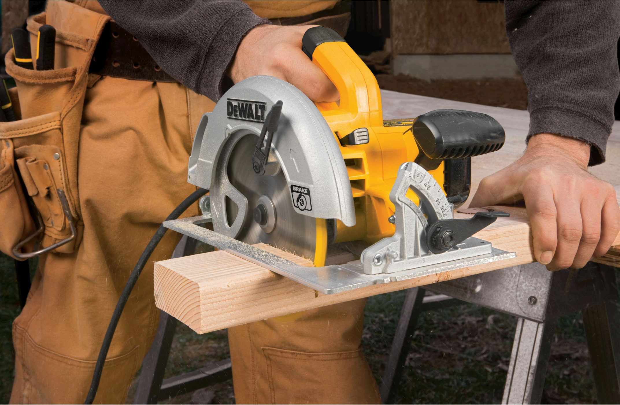 DeWalt DWE575 7.25-Inch Lightweight Circular Saw (PROMO) - Image 2