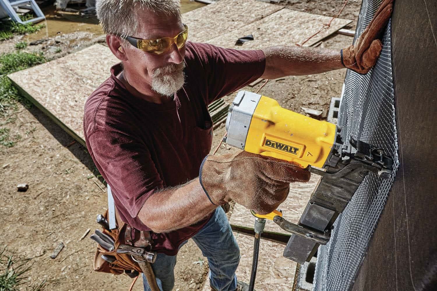 DeWalt DW451S2 16-Gauge Wide Crown Lathing Stapler - Image 3